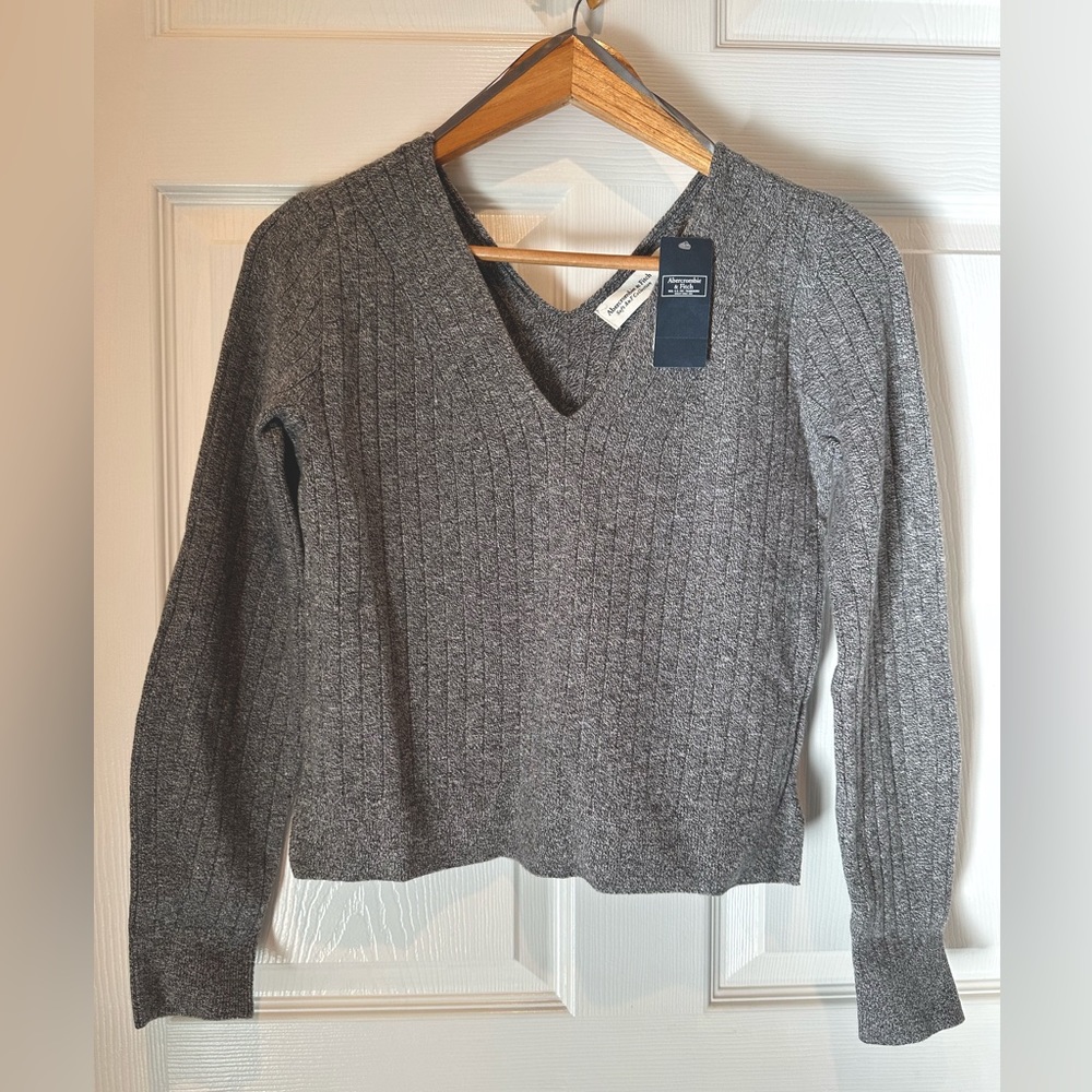 Abercrombie and Fitch Soft Knit Sweater, Heather Gray, Size XS, New With Tags